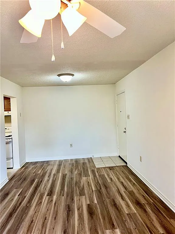 1 bed, 700 sqft, $1,000 — Photo 3