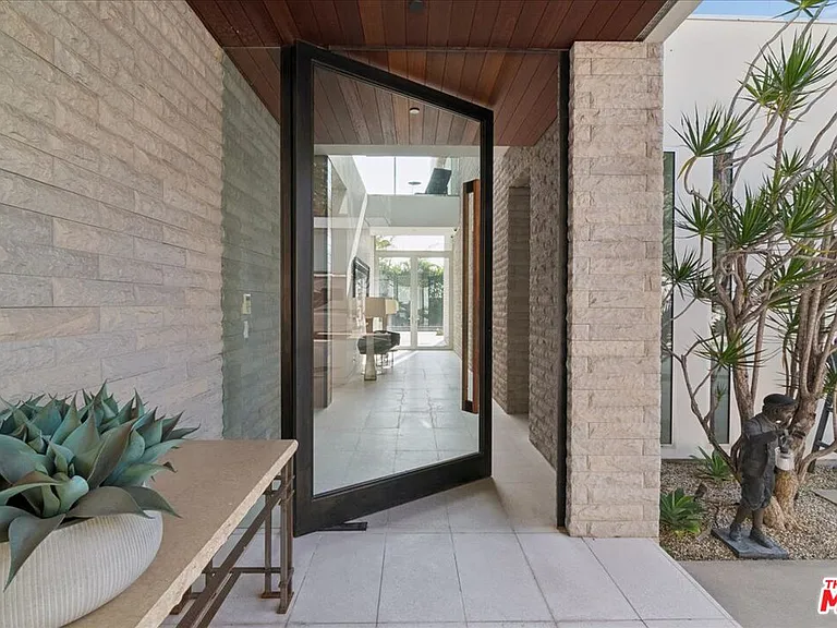 1232 Sunset Plaza Dr — Photo 4