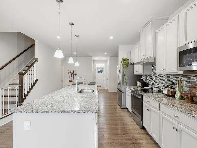 380 Camargue Ct — Photo 3