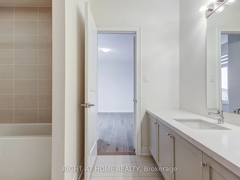 51 Lorrain Hand Cres — Photo 28