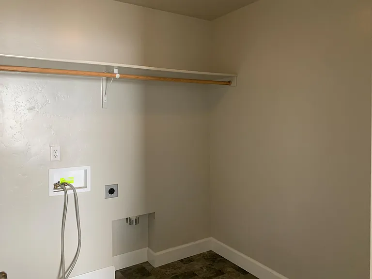 764 E Ionia Dr — Photo 14