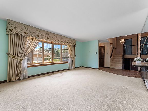 4th image of 241 Silver Ln