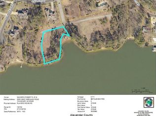 2 Players Ridge Rd, Hickory, NC 28601