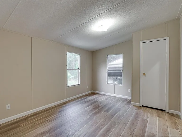 842 Emery Rd — Photo 13