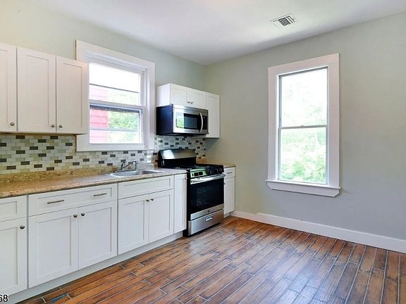 2nd image of 231 Wainwright St