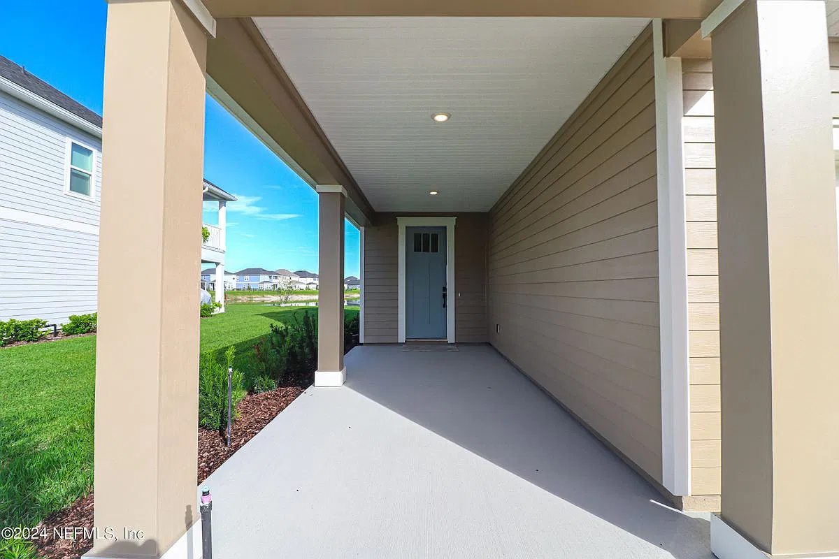 4 bed, 3.0 bath, 2100 sqft, $3,300 — Photo 4