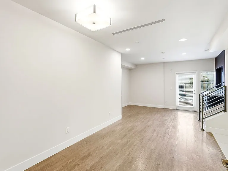 11305 Moorpark St — Photo 9