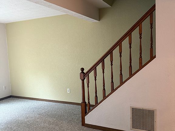 5th image of 437 Colleen Dr