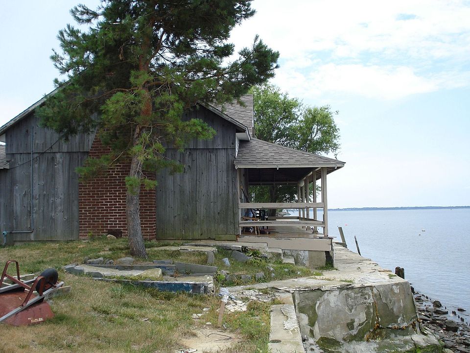 2nd image of 137 River Ln