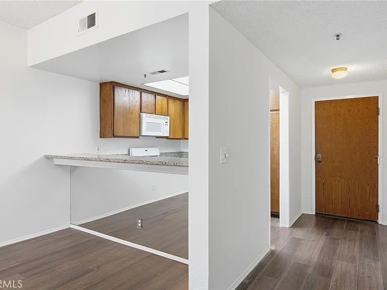 2559 Plaza Del Amo #104 — Photo 10