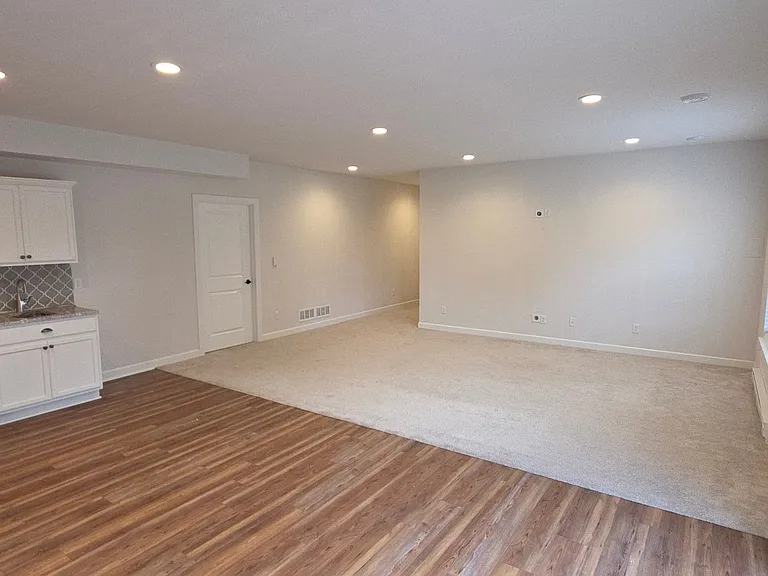 W239N3743 River Birch Ct — Photo 33