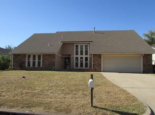 2137 Edinburg Dr, Yukon, OK 73099