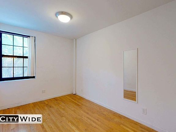 4th image of 30 Charlton St APT 2N