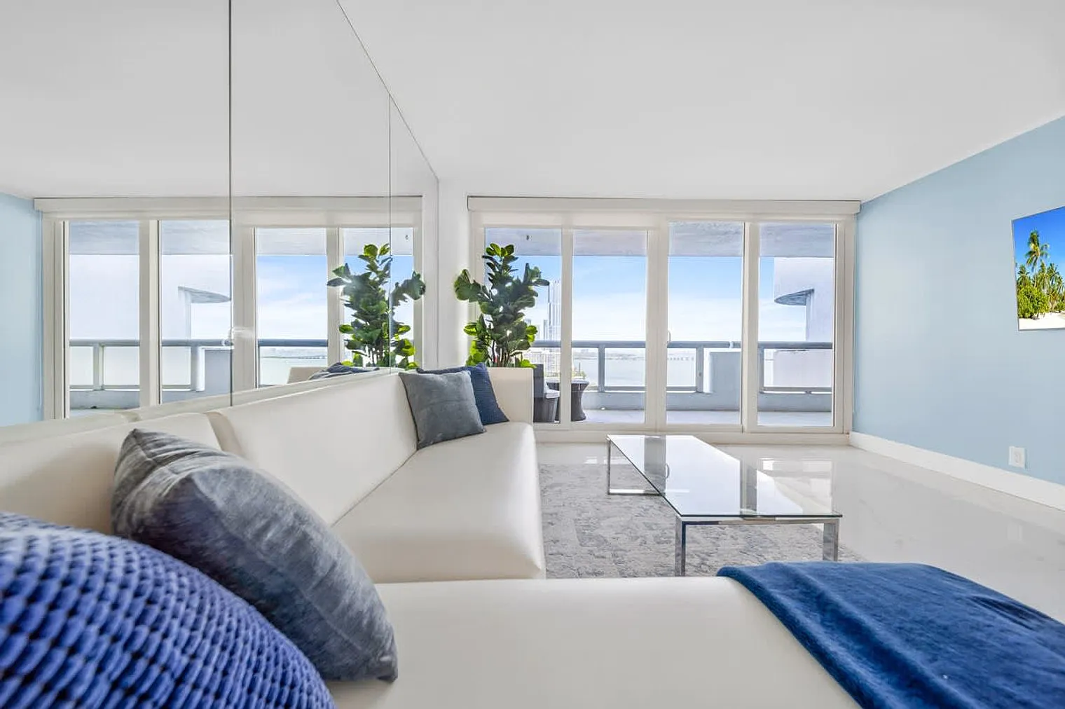 1 bed, 1.0 bath, 1065 sqft, $4,072 — Photo 3