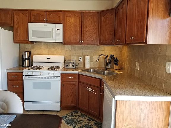 3rd image of 42237 Gainsley Dr