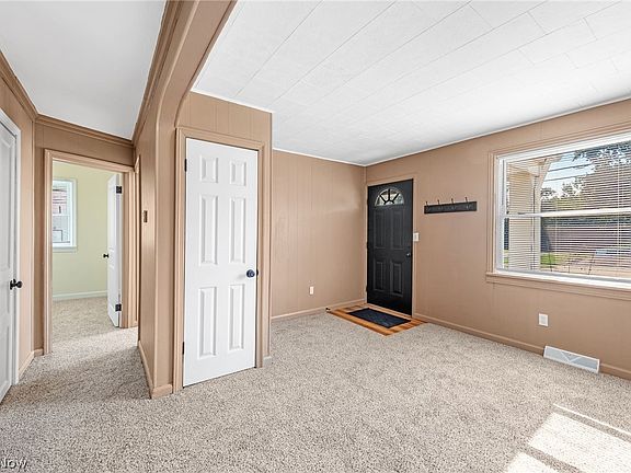 3rd image of 143 Grandview Ave