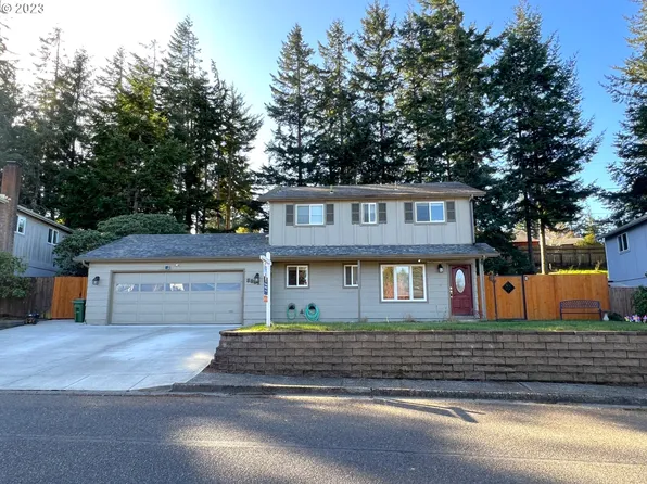 3851 Edgewood Dr, North Bend, OR 97459