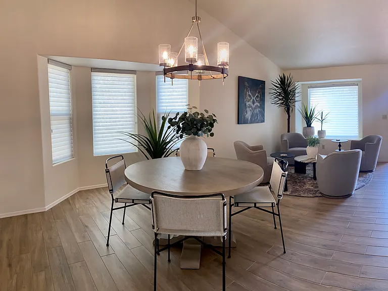 2460 W Catalpa Rd — Photo 7