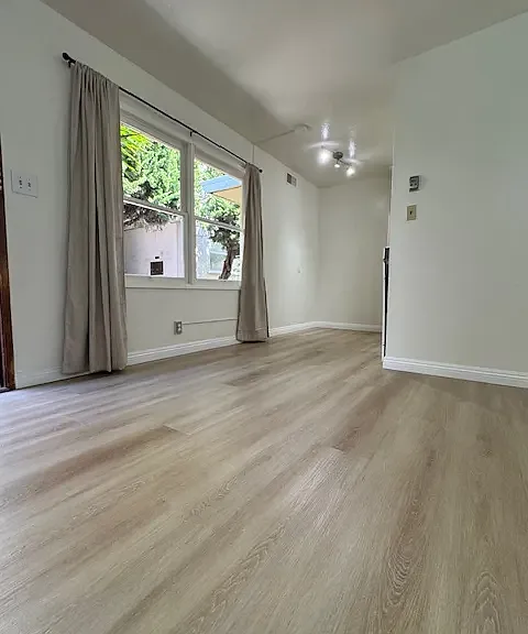 184 Moss Way #B — Photo 2