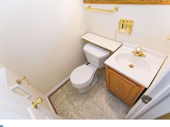 5th image of 2210 Jamaica Dr