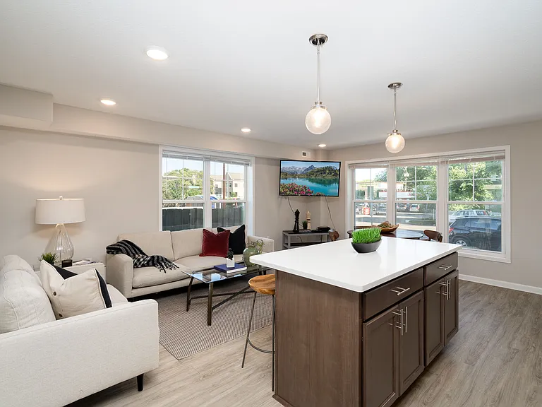 2044 Grand Ave — Photo 11