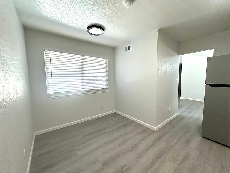 576 Mekler Dr — Photo 7