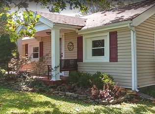17402 Robin Ln, Louisville, KY 40245
