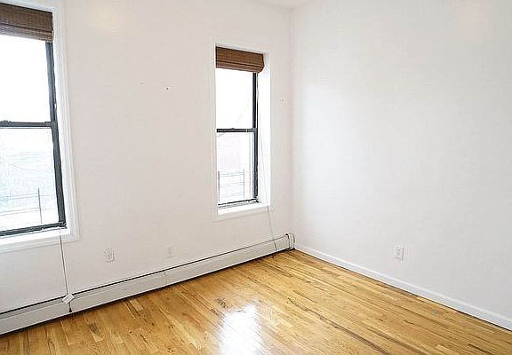 3rd image of 366 Willis Ave APT 1