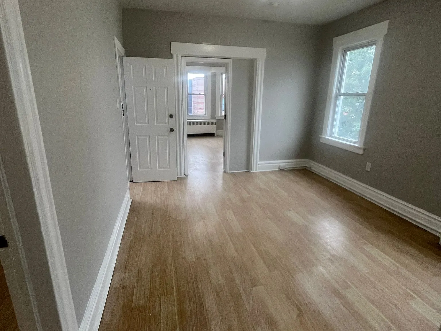 3 bed, 1000 sqft, $2,075 — Photo 4