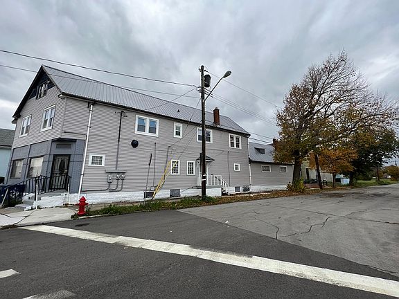 3rd image of 28 Memorial Dr