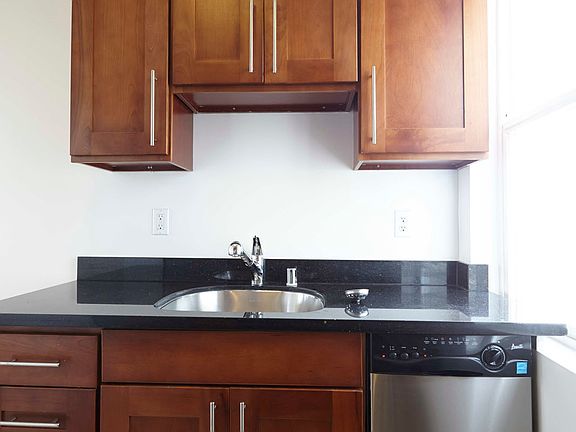 4th image of 1301 Leavenworth St #48