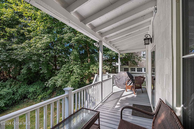 4th image of 6 Zoar Avenue