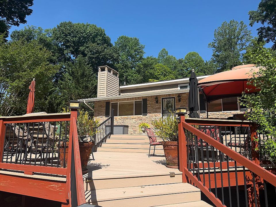 1st image of 379 Duncan Ln