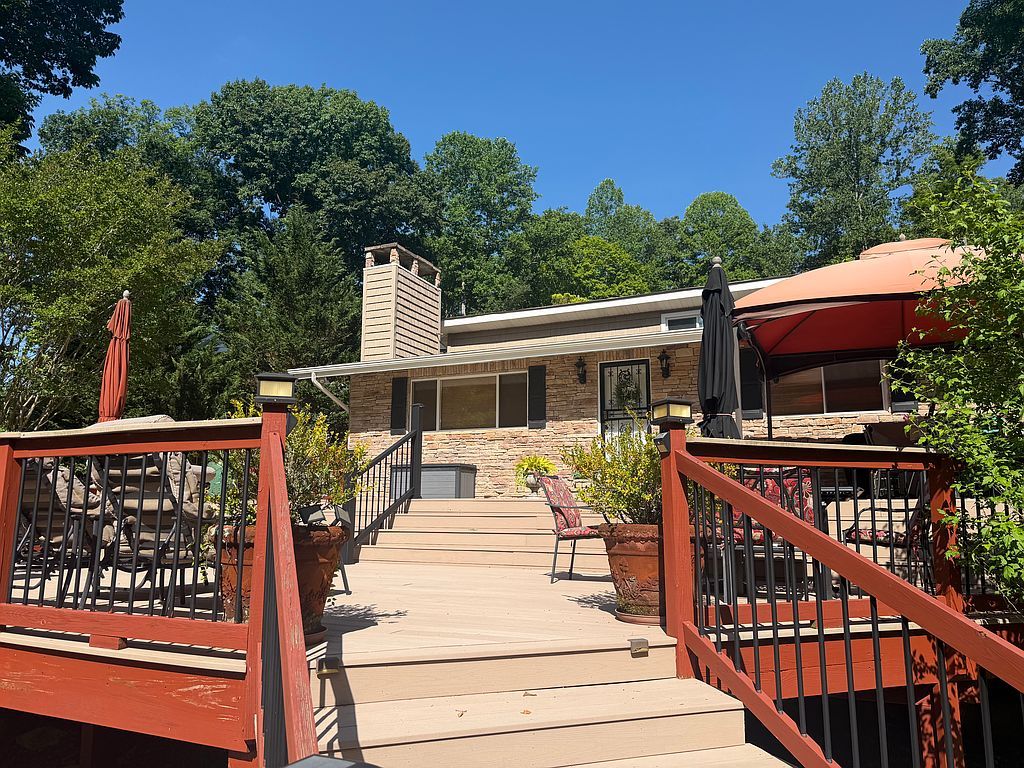 379 Duncan Ln - Property Image