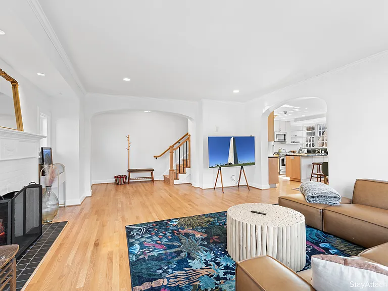 4464 Greenwich Pkwy NW — Photo 3