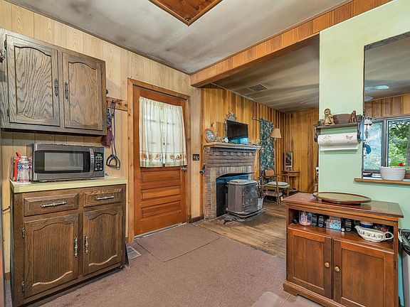 3rd image of 169 Old Town Road