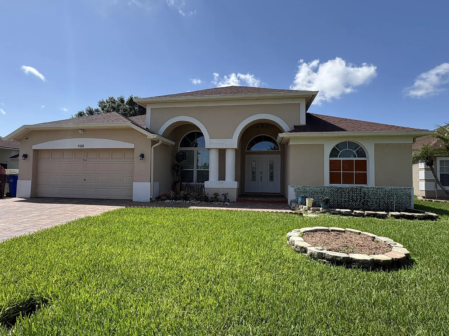 4 bed, 3.0 bath, 3308 sqft, $3,200 — Photo 1