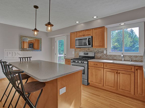 5th image of 238 Old Darby Ln
