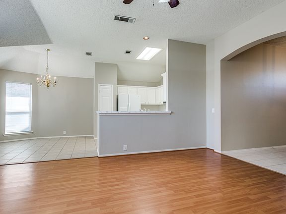 4th image of 1204 Winston Dr
