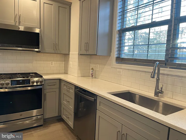 23255 Milltown Knoll Sq #102 — Photo 6