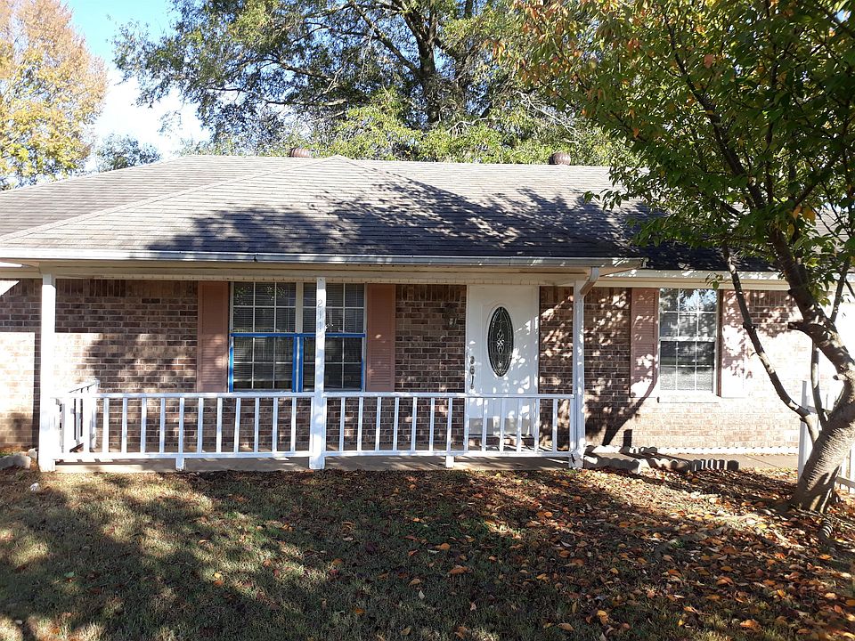 1st image of 211 Hilltop Dr