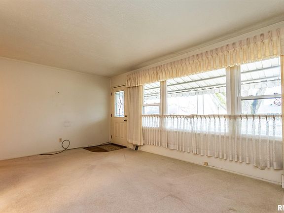 5th image of 2313 W Gilbert Ave