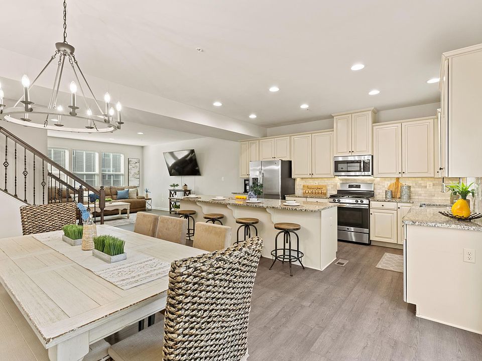 Gigantic, open kitchen!