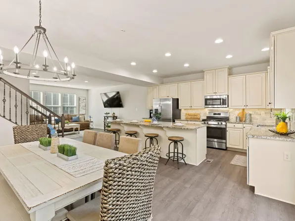 8274 Hickory Hollow Dr, Glen Burnie, MD 21060