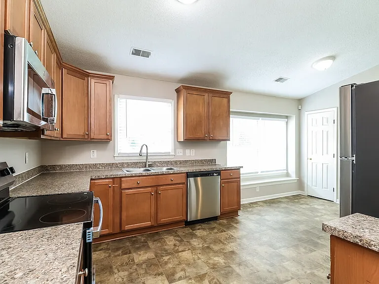 3557 Heather Ln — Photo 7