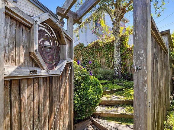 5th image of 274 Sausalito Street
