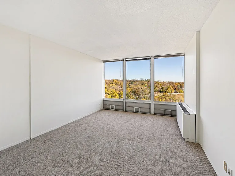 Thornton Place Apartments — Photo 12