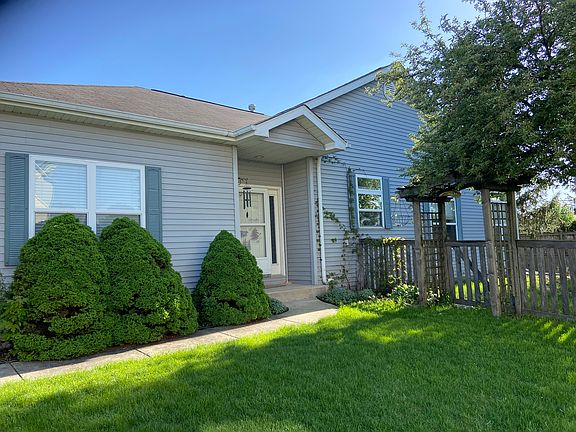3rd image of 586 Chestnut Dr