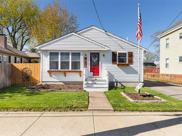 60 Greeley St, Pawtucket, RI 02861