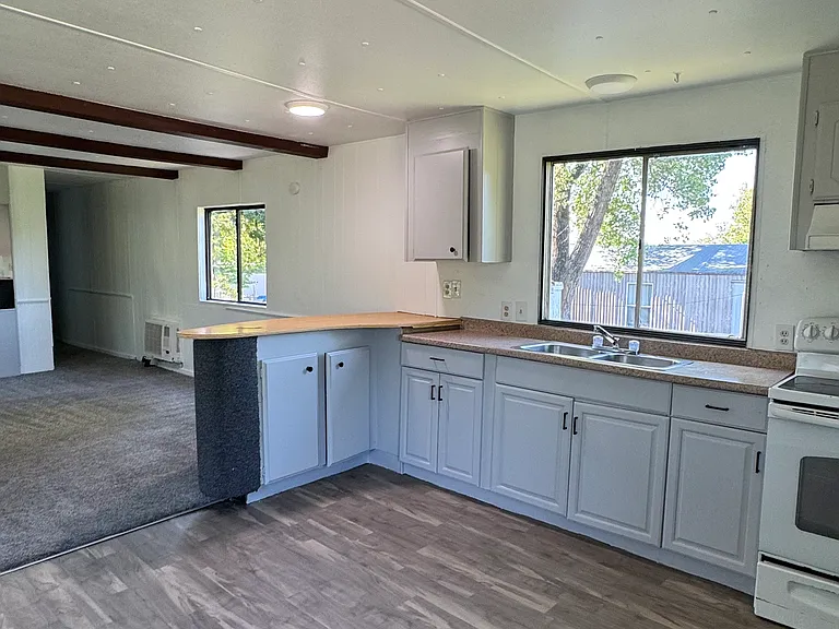 1104 Pacific St — Photo 12
